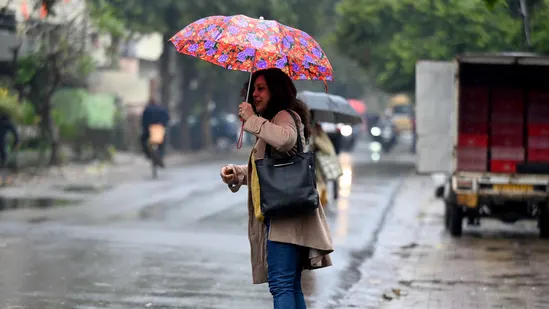 Delhi Weather Update: Rainfall Expected Over the Next Few Days with Temperature Fluctuations